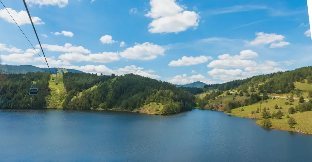 Tornik Zlatibor pogled na jezero i okolinu iz cab taksija